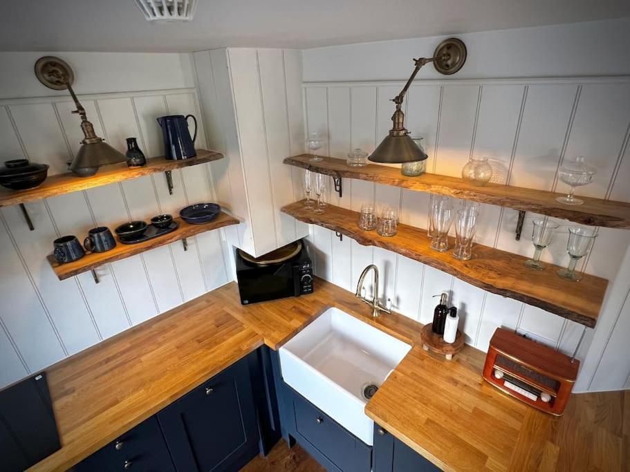Period Apartment, Great Views, In Heart Of Town. Bradford-On-Avon Exterior foto