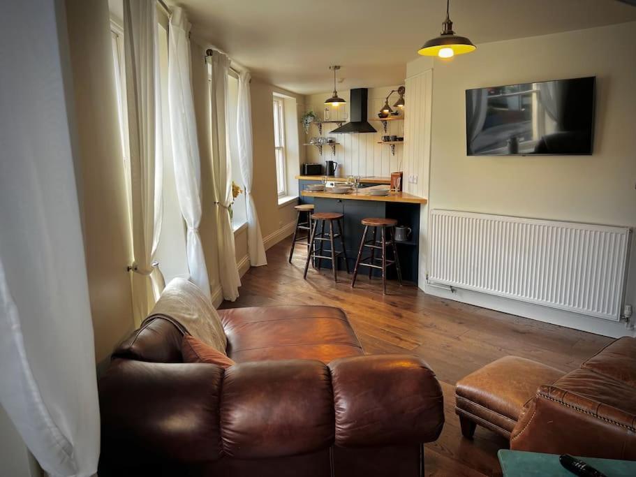 Period Apartment, Great Views, In Heart Of Town. Bradford-On-Avon Exterior foto